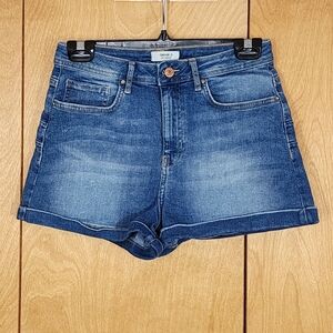Forever 21 denim jean shorts size 27